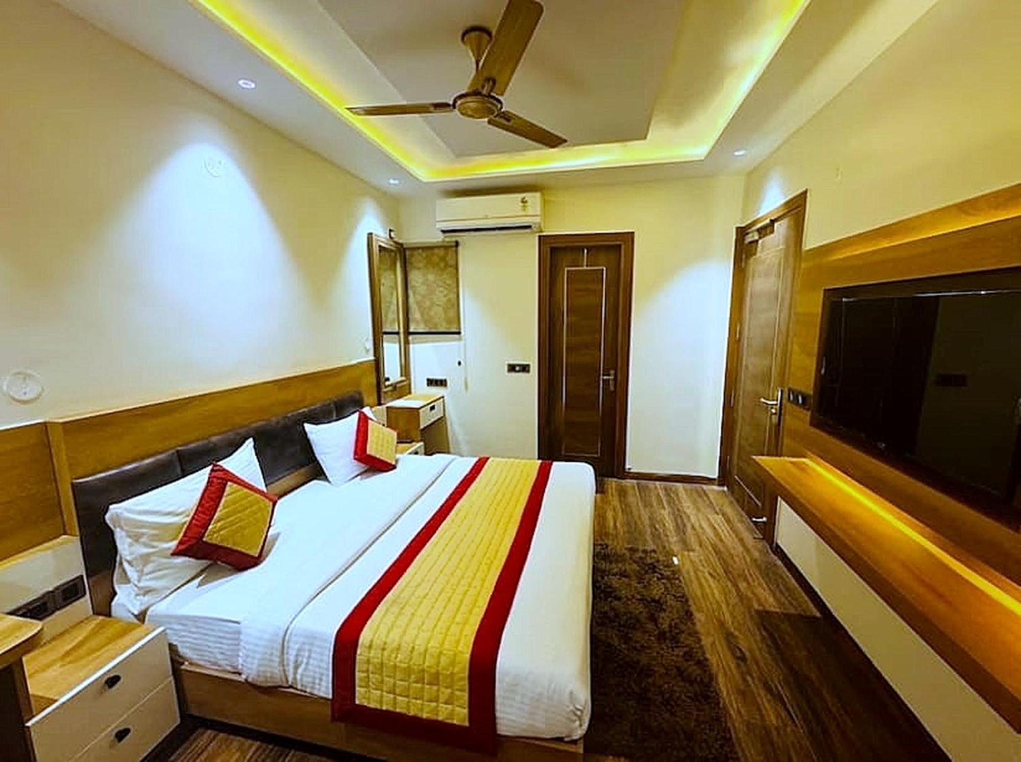 Hotel Vrinda Niddhivan ! Fully Ac, Prem Mandir At Walking Distance ! Just Near The Iskcon Temple Vrindāvan Exterior foto