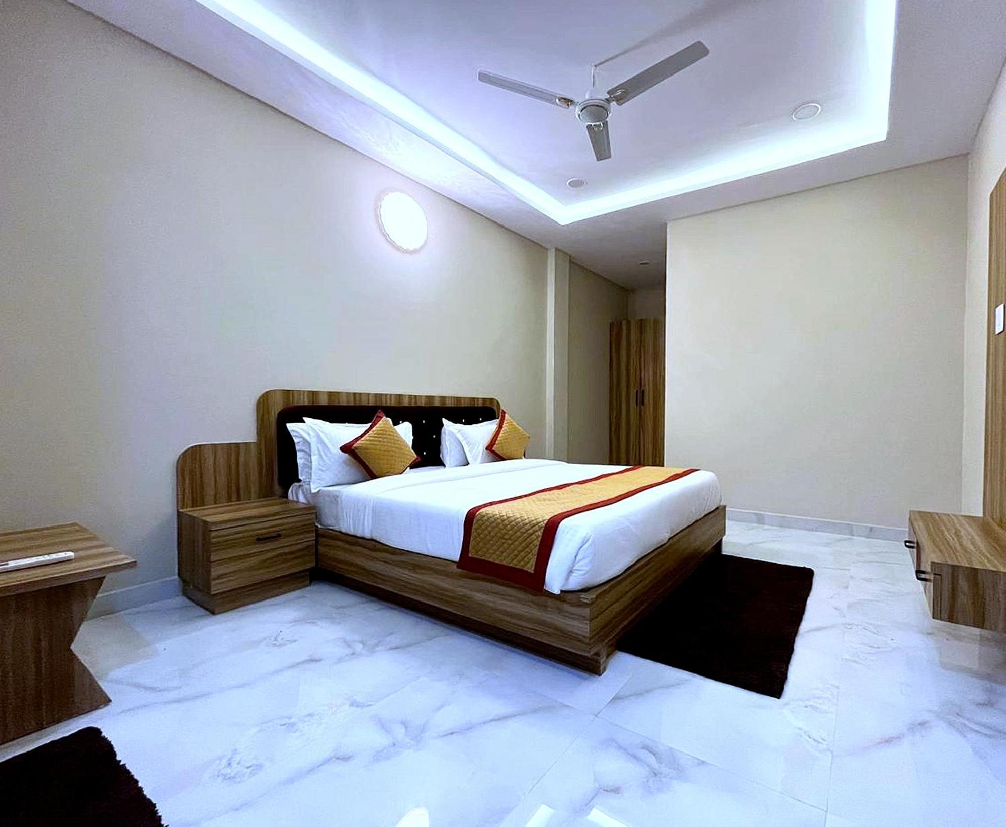 Hotel Vrinda Niddhivan ! Fully Ac, Prem Mandir At Walking Distance ! Just Near The Iskcon Temple Vrindāvan Exterior foto