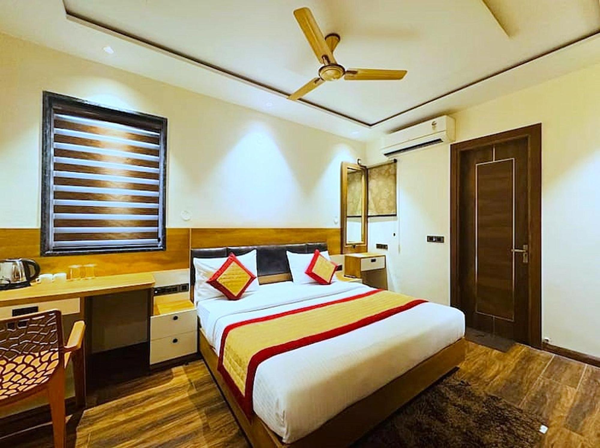 Hotel Vrinda Niddhivan ! Fully Ac, Prem Mandir At Walking Distance ! Just Near The Iskcon Temple Vrindāvan Exterior foto
